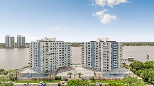 Bayshore Bath & Tennis Club Condo