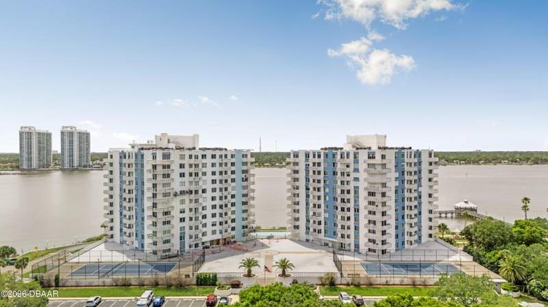 2 bedroom Condominium at 925 N Halifax Avenue #307, Bayshore Bath & Tennis Club Condo, Daytona Beach — photo 4
