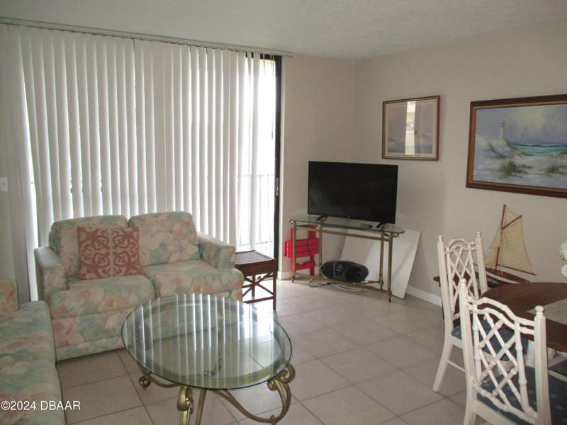 1 bedroom Condominium at 1429 N Atlantic Avenue #236, Vantage Pointe Pool & Racquet Club, Daytona Beach — photo 2