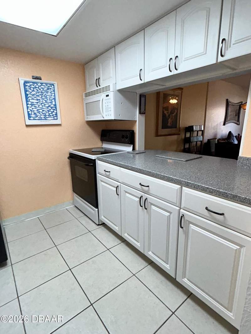 2 bedroom Condominium at 2810 Ocean Shore Boulevard #2, Maderia Villa Condo, Ormond Beach — photo 4