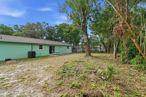 1528 Valencia Avenue, Daytona Beach FL - photo 7 of 40