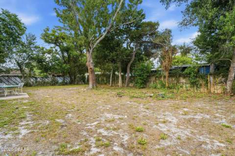 1528 Valencia Avenue, Daytona Beach FL - photo 9 of 40
