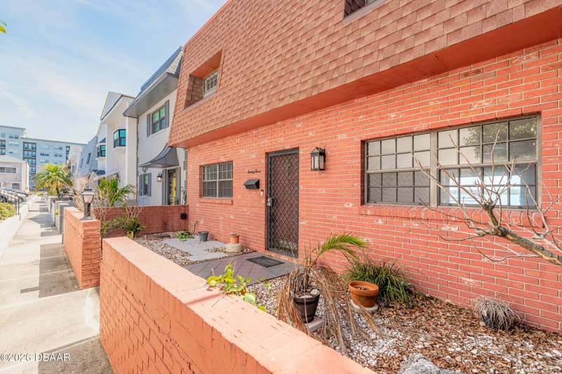 3 bedroom Condominium at 625 N Halifax Avenue #23, Cobblestone Village, Daytona Beach — photo 2