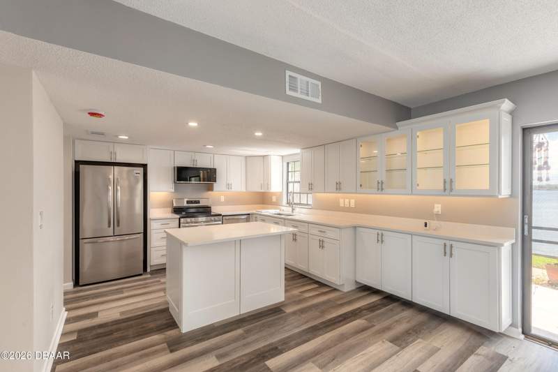 3 bedroom Condominium at 625 N Halifax Avenue #23, Cobblestone Village, Daytona Beach — photo 4