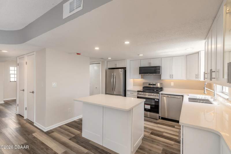 3 bedroom Condominium at 625 N Halifax Avenue #23, Cobblestone Village, Daytona Beach — photo 5