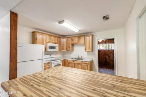 1584 Valencia Avenue, Daytona Beach FL - photo 10 of 28