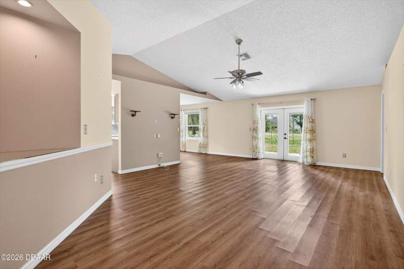 2 bedroom Single Family Residence at 2127 King Richards Court, Sherwood Oaks, Orange City — photo 2