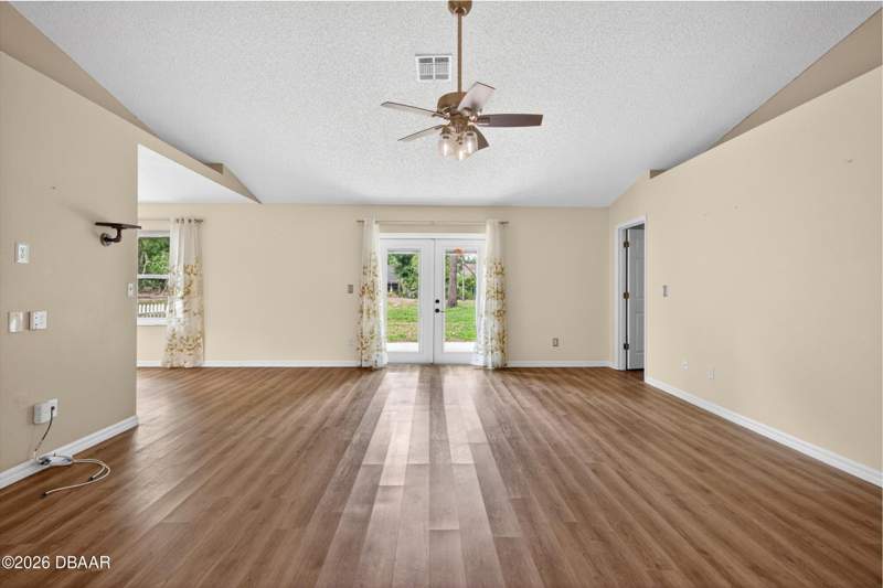 2 bedroom Single Family Residence at 2127 King Richards Court, Sherwood Oaks, Orange City — photo 3