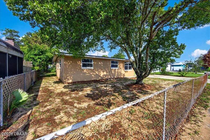 3 bedroom Single Family Residence at 1262 Essex Road, Lake Ellabella, Daytona Beach — photo 3