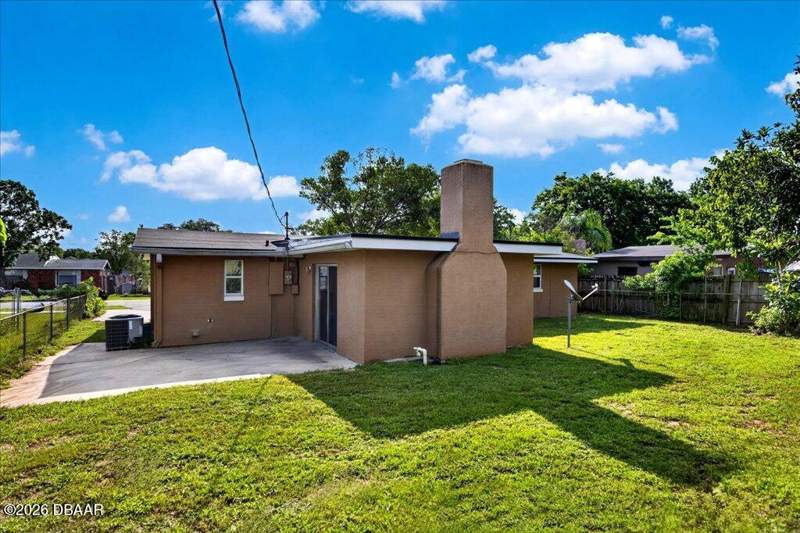 3 bedroom Single Family Residence at 1262 Essex Road, Lake Ellabella, Daytona Beach — photo 4