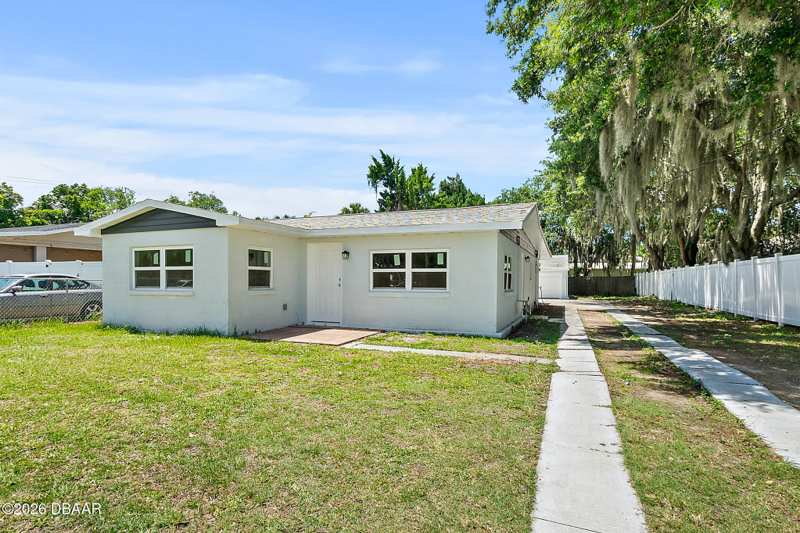 2 bedroom Single Family Residence at 607 Wayne Avenue, Camary Maud Groves, New Smyrna Beach — photo 1
