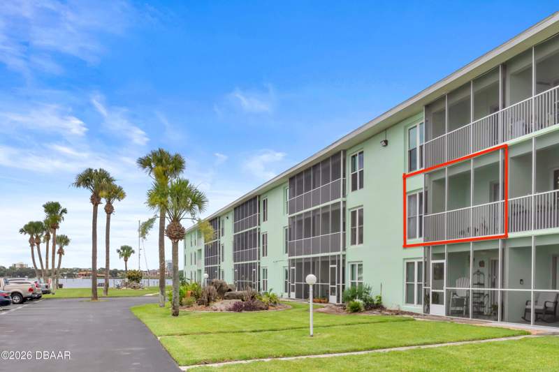 2 bedroom Condominium at 715 S Beach Street #211D, Daytona Beach Riverhouse Condos, Daytona Beach — photo 2