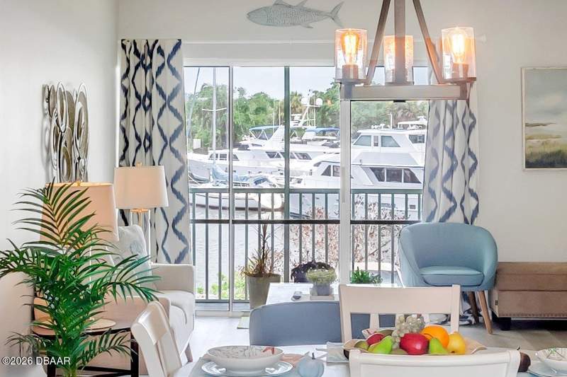 2 bedroom Condominium at 715 S Beach Street #211D, Daytona Beach Riverhouse Condos, Daytona Beach — photo 3