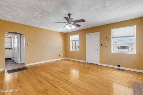 516 Wisteria Road, Daytona Beach FL - photo 6 of 31