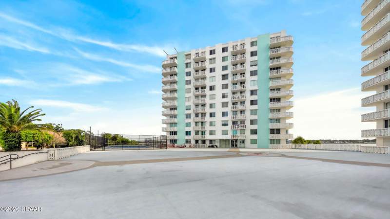 1 bedroom Condominium at 925 N Halifax Avenue #410, Bayshore Bath & Tennis Club Condo, Daytona Beach — photo 2