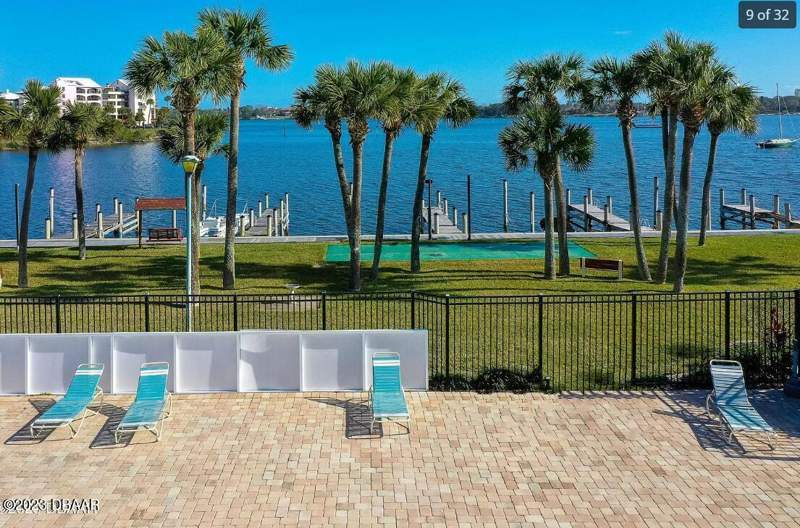 1 bedroom Condominium at 719 S Beach Street #103, River House, Daytona Beach — photo 2