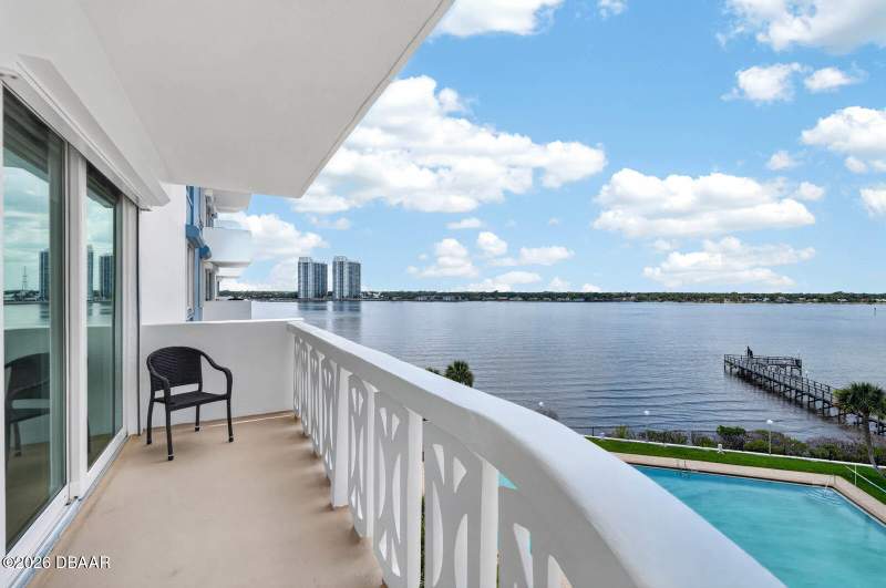 2 bedroom Condominium at 925 N Halifax Avenue #403, Bayshore Bath & Tennis Club Condo, Daytona Beach — photo 3