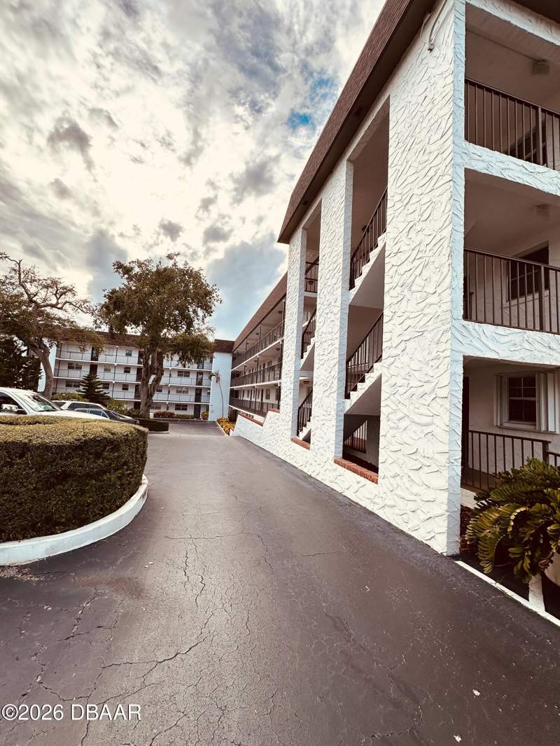 2 bedroom Condominium at 118 S Halifax Avenue #210, Halifax River Club, Daytona Beach — photo 2