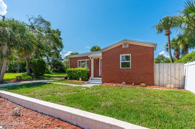 3 bedroom Single Family Residence at 262 Seaview Avenue, El Pino Parque, Daytona Beach — photo 2
