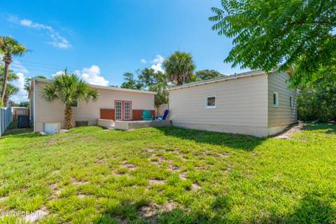 262 Seaview Avenue, Daytona Beach FL - photo 8 of 57