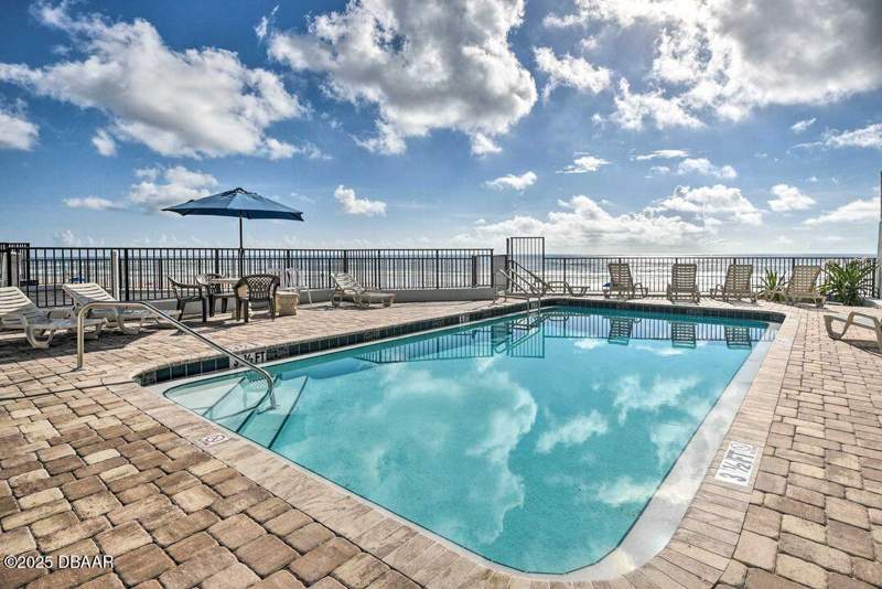 1 bedroom Condominium at 1404 N Atlantic Avenue #2, Le Atlantico Condo, Daytona Beach — photo 2