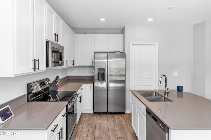 3 bedroom Single Family Residence at 1104 Peach Creek Drive, Vineland Reserve, Osteen — photo 3