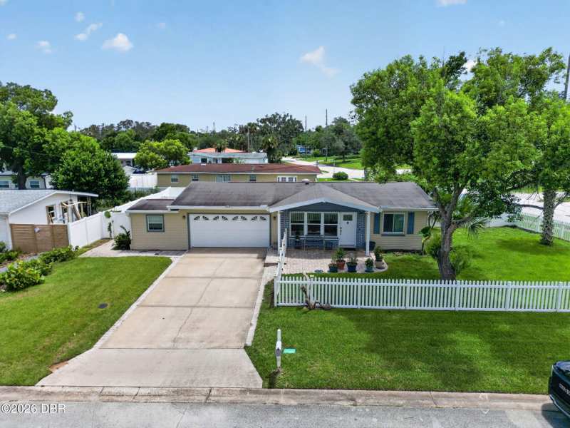 3 bedroom Single Family Residence at 102 N Capri Drive, Capri Manor, Ormond Beach — photo 1