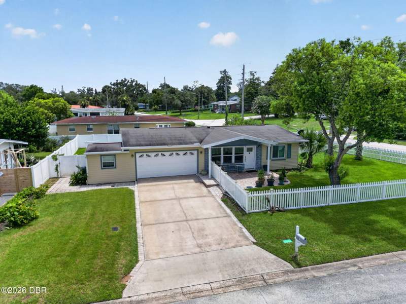 3 bedroom Single Family Residence at 102 N Capri Drive, Capri Manor, Ormond Beach — photo 4