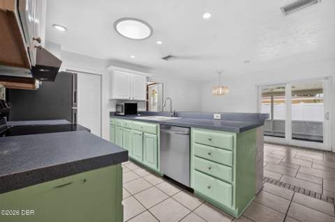 102 N Capri Drive, Ormond Beach FL - photo 12 of 47