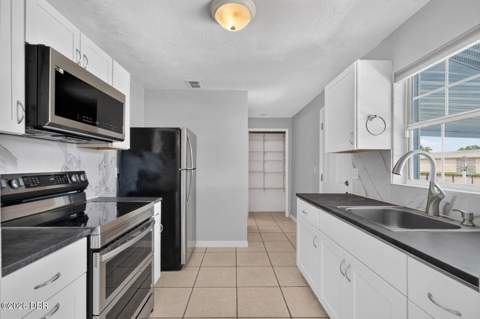 736 S Caroline Street, Daytona Beach FL - photo 6 of 24