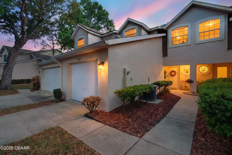 2 bedroom Townhouse at 525 Lakebridge Drive, Lakevue, Ormond Beach — photo 3