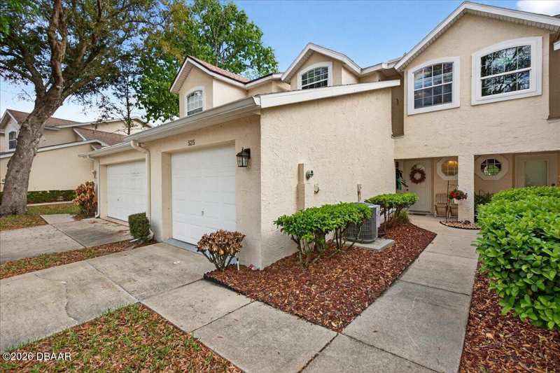 2 bedroom Townhouse at 525 Lakebridge Drive, Lakevue, Ormond Beach — photo 1