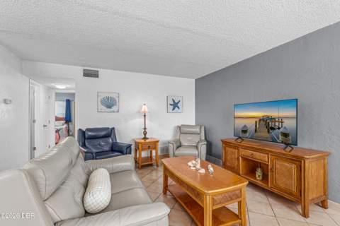 405 N Halifax Avenue #105, Daytona Beach FL - photo 7 of 34