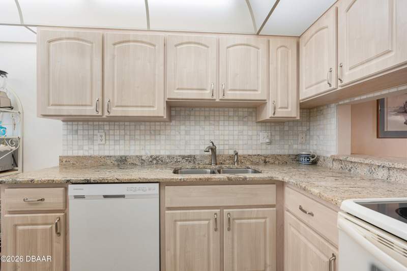 2 bedroom Condominium at 640 N Nova Road #504, Tomoka Oaks Condo North, Ormond Beach — photo 4