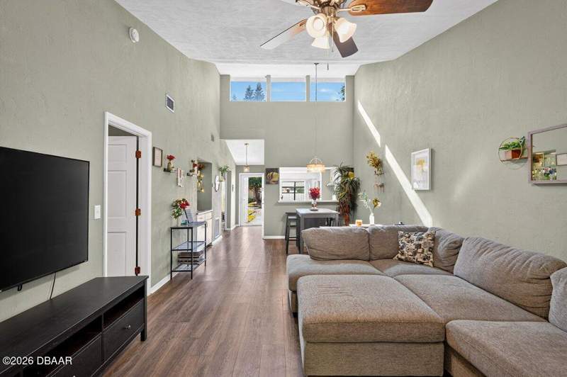 2 bedroom Townhouse at 1241 Charter Oaks Circle, Charter Oaks, Holly Hill — photo 2