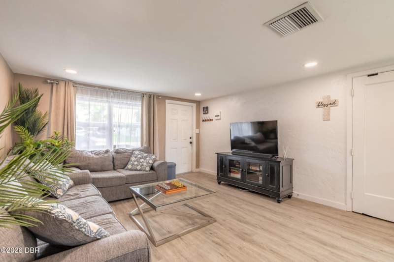 3 bedroom Single Family Residence at 1245 Essex Road, Lake Ellabella, Daytona Beach — photo 3