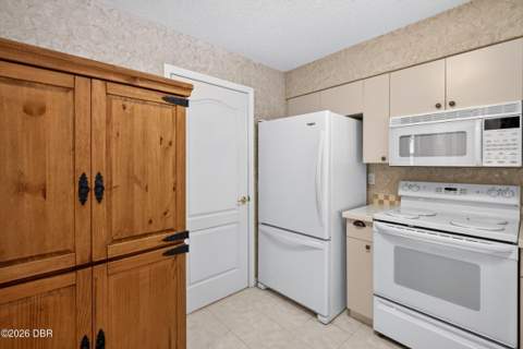 525 Lakebridge Drive, Ormond Beach FL - photo 24 of 95