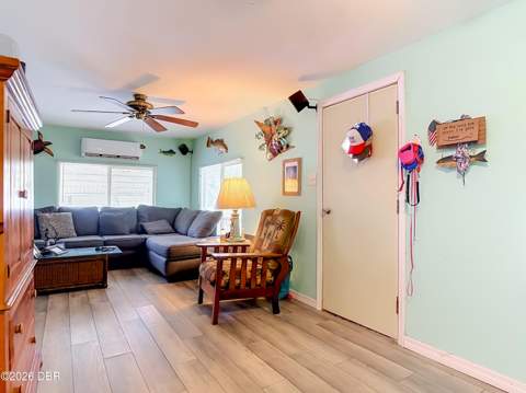 529 Bryant Street, Ormond Beach FL - photo 6 of 36