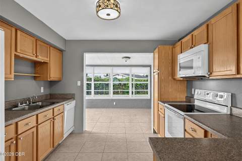 22 Beechwood Drive, Ormond Beach FL - photo 11 of 61