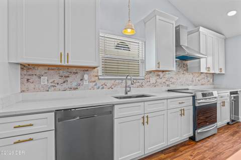 762 Pine Shores Circle, New Smyrna Beach FL - photo 10 of 38