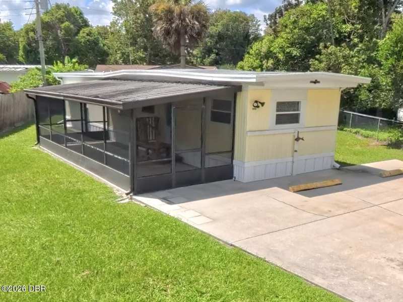 2 bedroom Mobile Home at 1517 Avenue C, Daytona Pines, Ormond Beach — photo 1