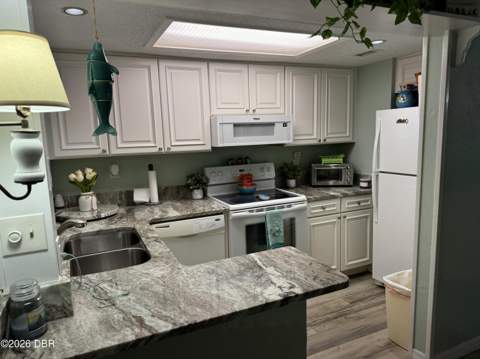 1404 N Atlantic Avenue #30, Daytona Beach FL - photo 6 of 13