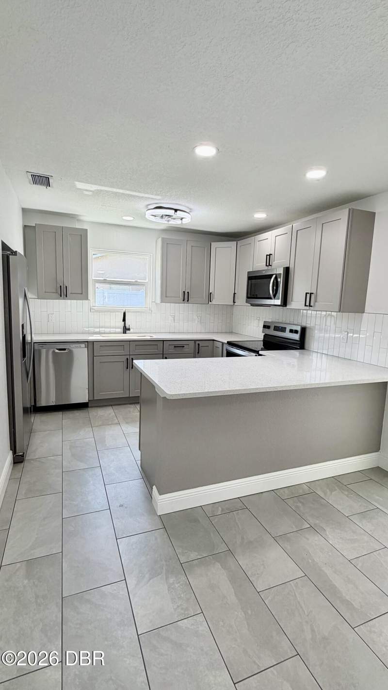 2 bedroom Single Family Residence at 1906 Blake Place, Daytona Estates, Daytona Beach — photo 4