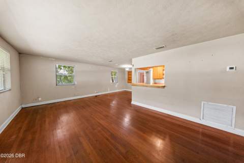 553 S Lanvale Avenue, Daytona Beach FL - photo 7 of 23
