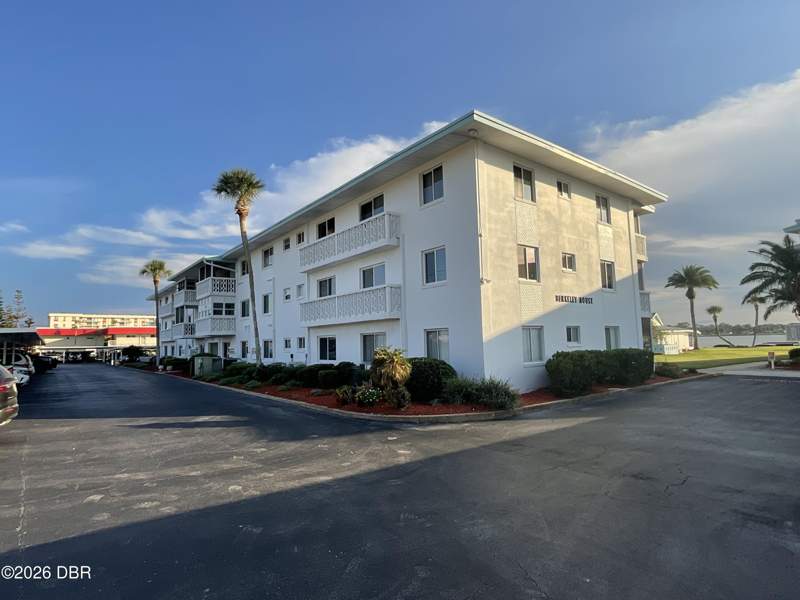 2 bedroom Condominium at 3013 N Halifax Avenue #B-35, Berkley House, Daytona Beach — photo 2