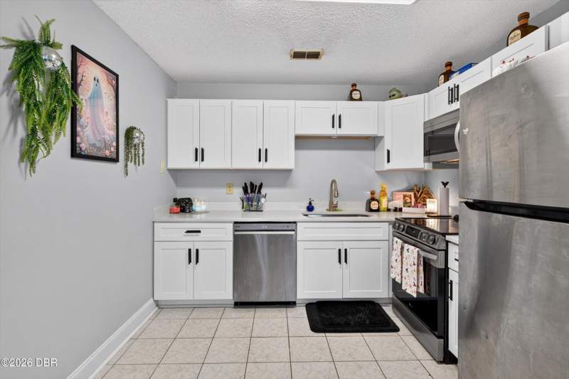 2 bedroom Condominium at 1601 Big Tree Road #104, Yorktowne Estates, Daytona Beach — photo 4