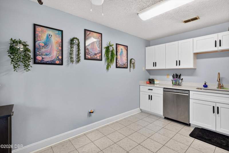 2 bedroom Condominium at 1601 Big Tree Road #104, Yorktowne Estates, Daytona Beach — photo 5