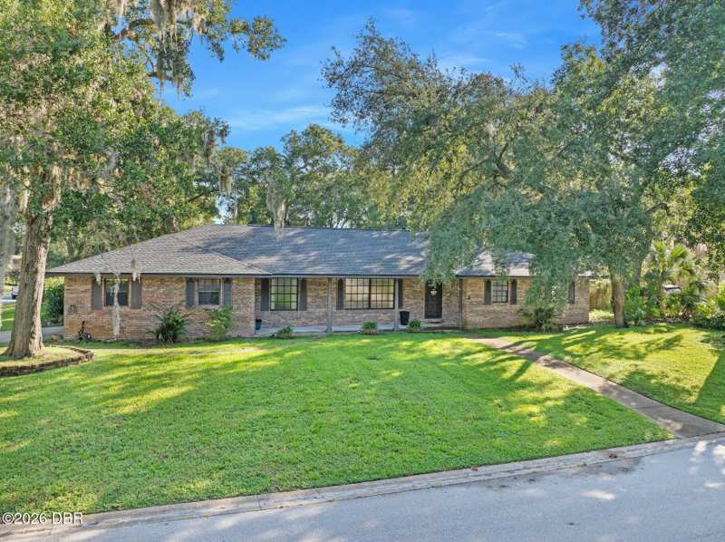 4 bedroom Single Family Residence at 2 Eagle Drive, Tomoka Oaks, Ormond Beach — photo 1