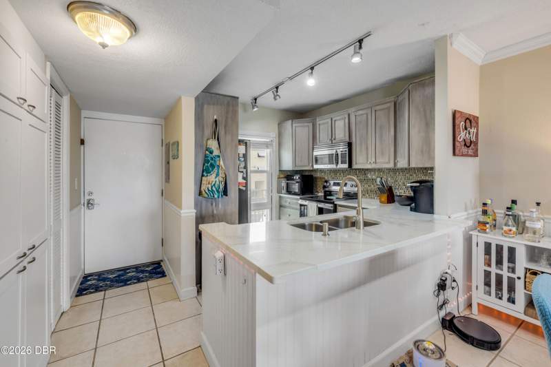 2 bedroom Condominium at 715 S Beach Street #214D, River House, Daytona Beach — photo 5