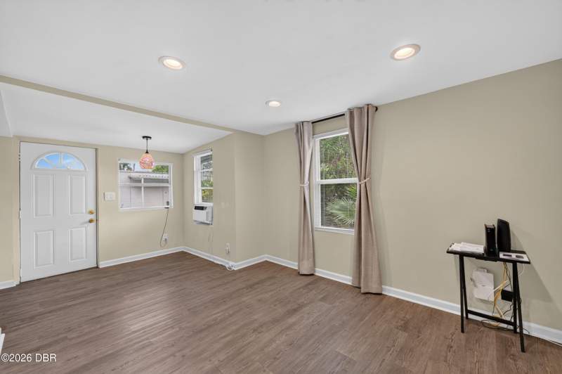 2 bedroom Single Family Residence at 718 Avenue A, Palm Grove, Holly Hill — photo 2